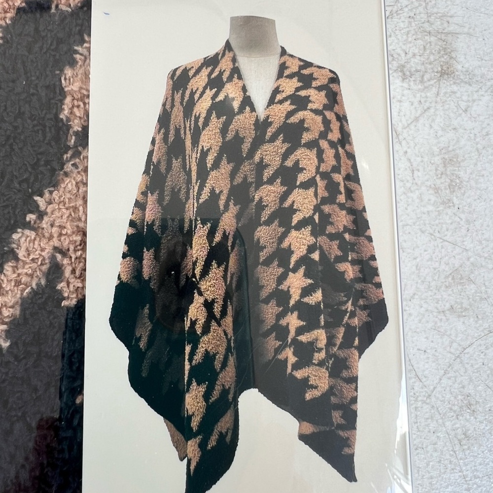 Elegant Black and Tan Fuzy Wrap